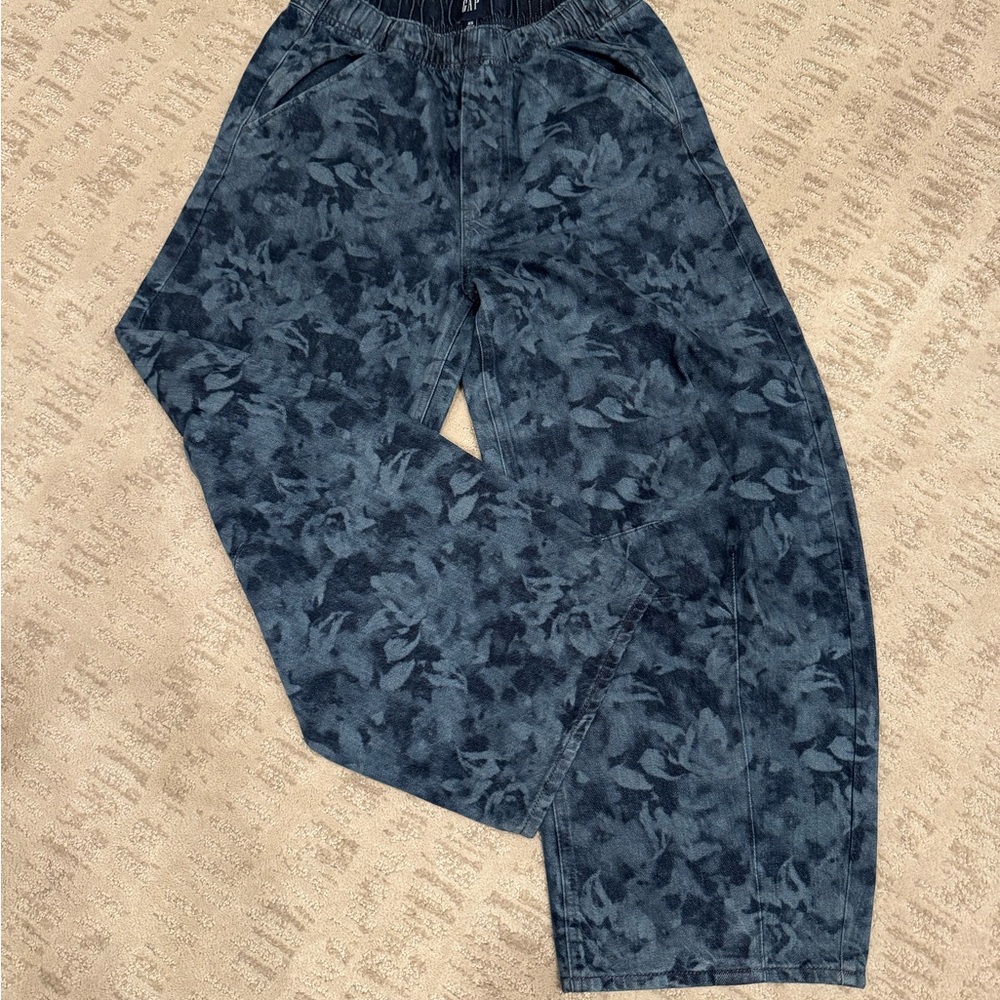 Ladies Gap Barrel Blue Floral Pants